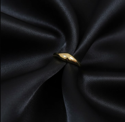 Golden Curve Aura Ring