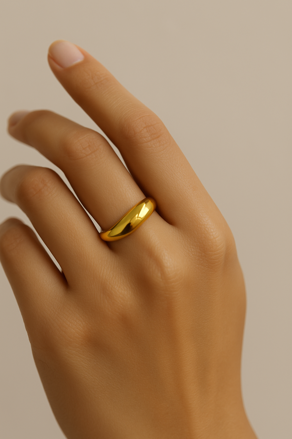 Golden Curve Aura Ring