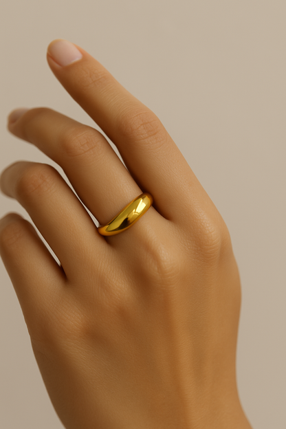 Golden Curve Aura Ring
