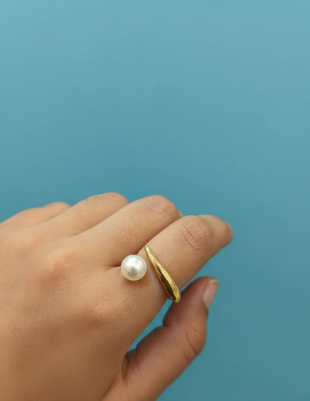 LustreWave Pearl Ring