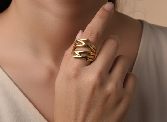 Serpentine Twirl Gold Ring