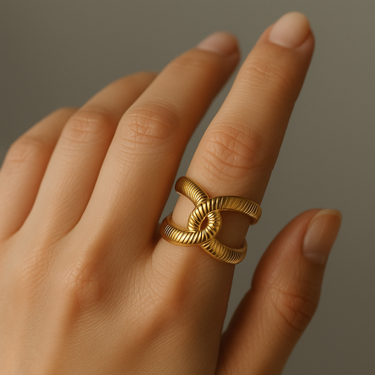 Eterna Knot Gold Ring