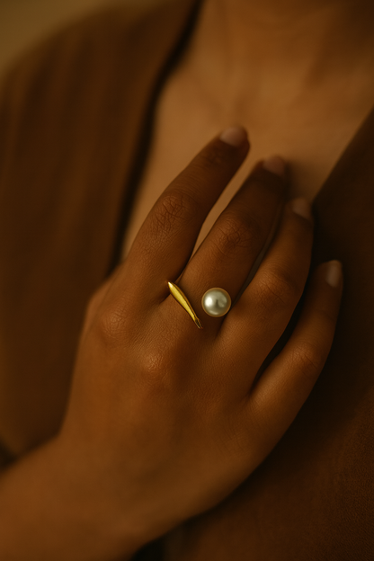LustreWave Pearl Ring