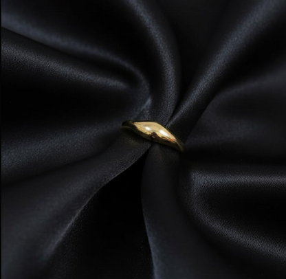 Golden Curve Aura Ring