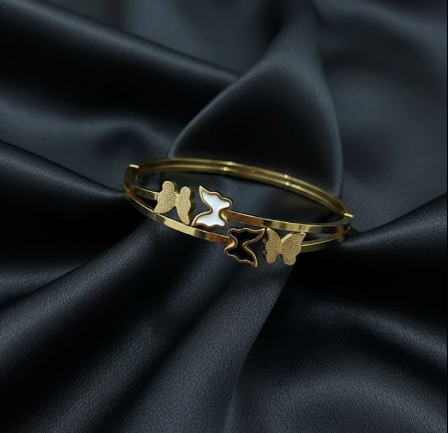 Flutter Charm Butterfly Bangle